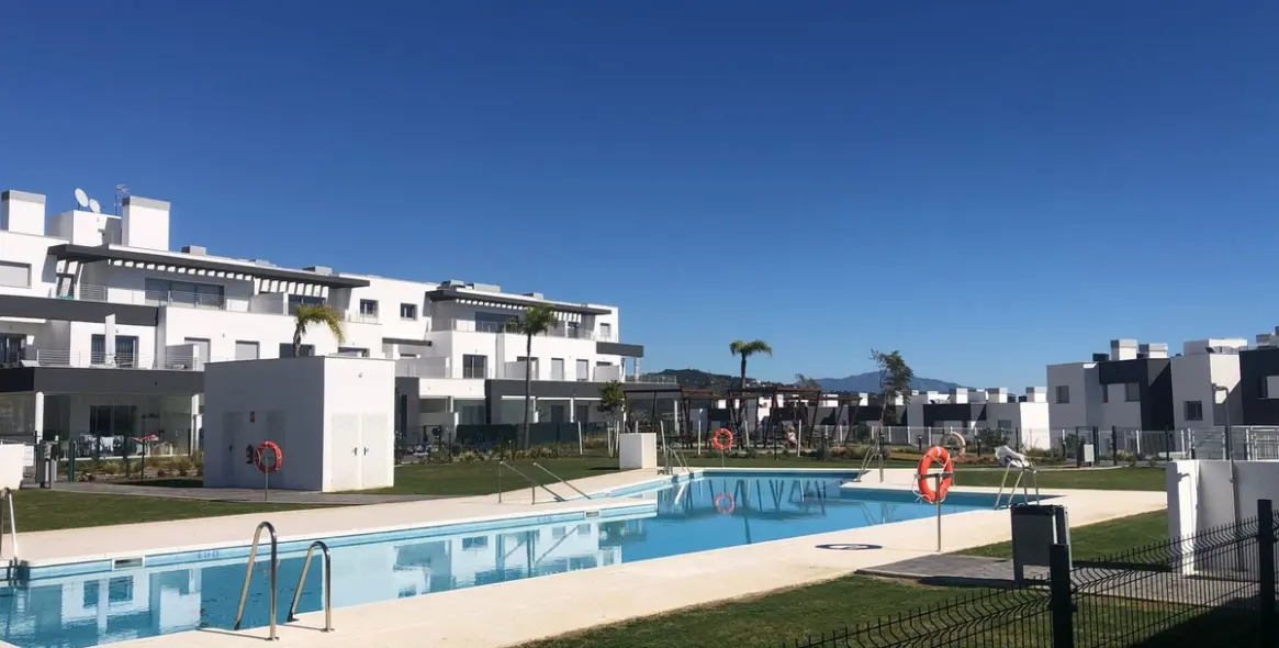 Продажа апартаментов на среднем этаже в Estepona 14