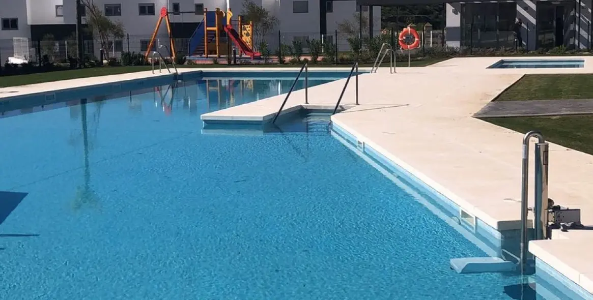 Продажа апартаментов на среднем этаже в Estepona 32