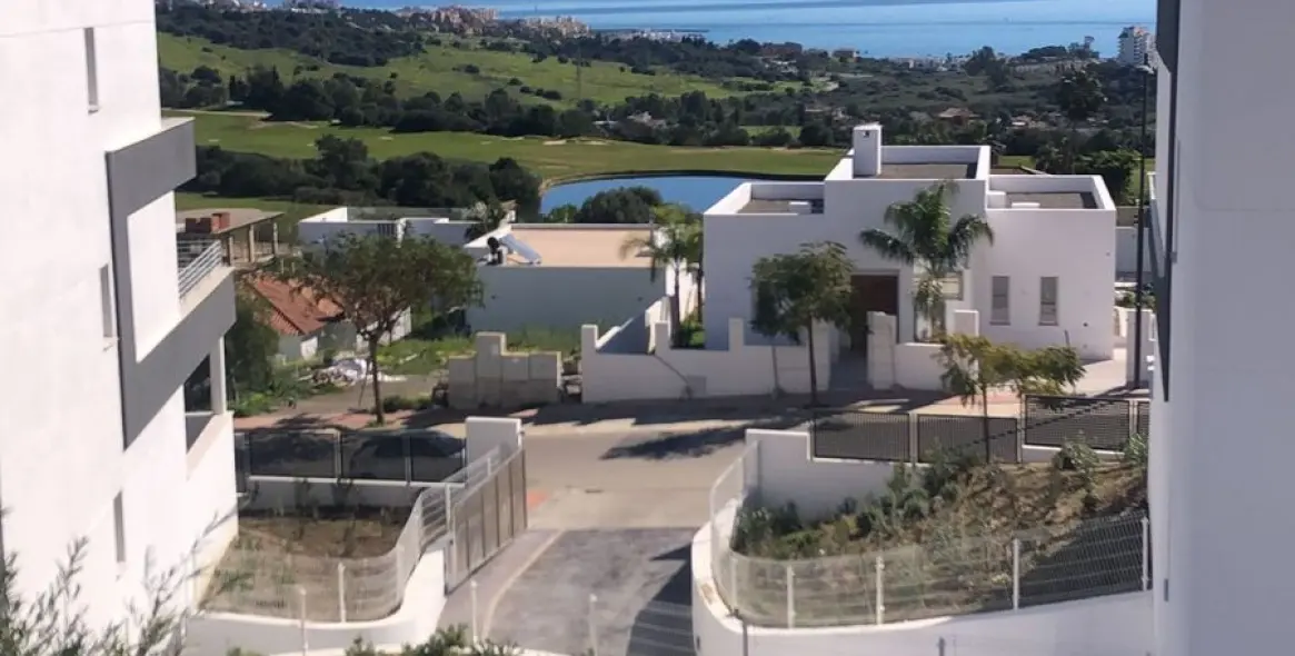 Продажа апартаментов на среднем этаже в Estepona 39