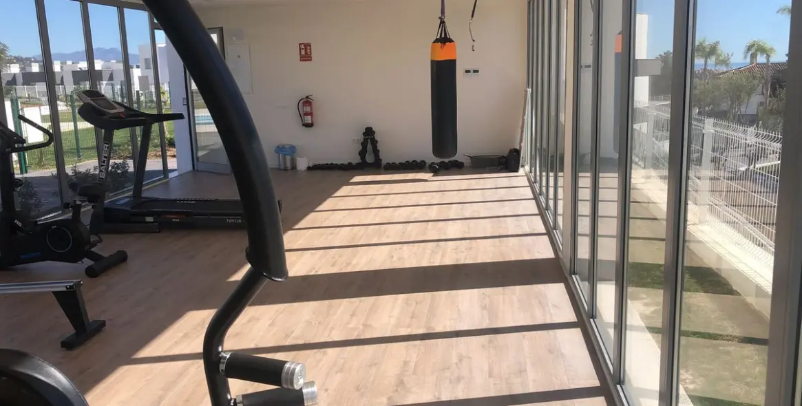 Продажа апартаментов на среднем этаже в Estepona 43