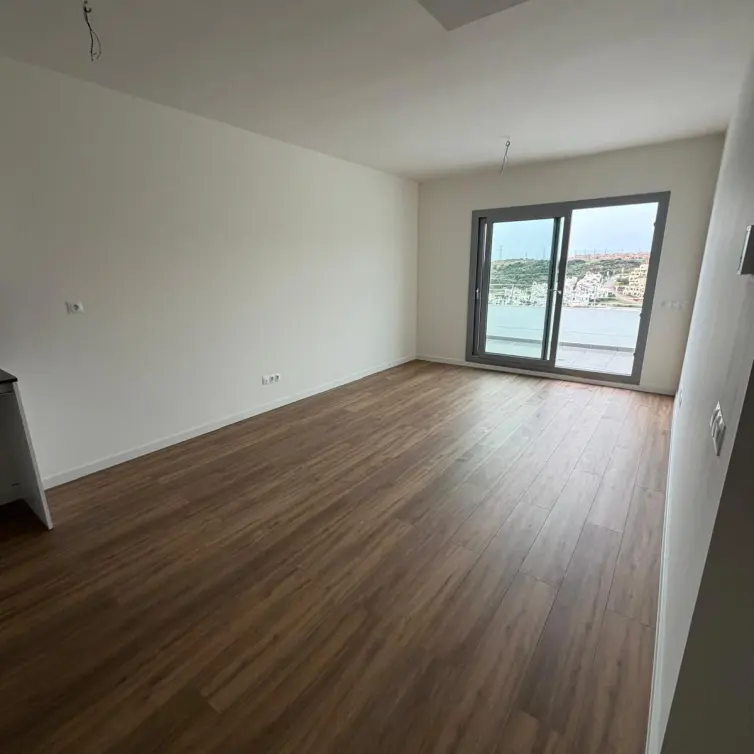 Sale of middle floor apartment in Estepona