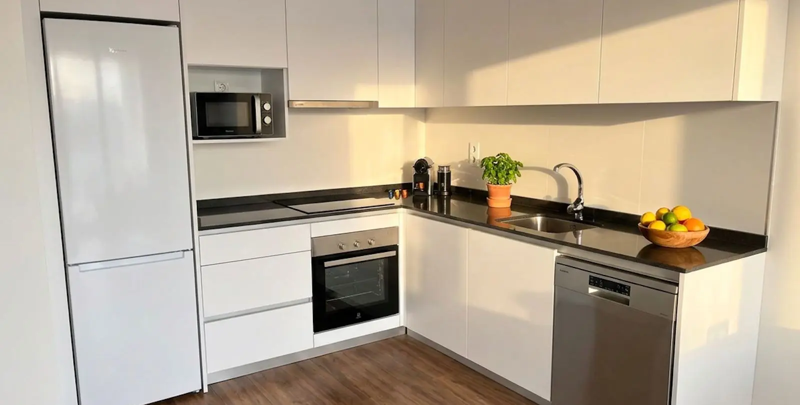 Продажа апартаментов на среднем этаже в Estepona 5