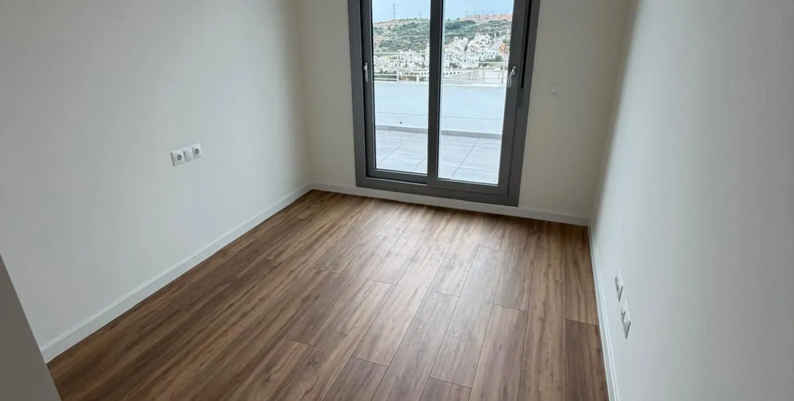 Продажа апартаментов на среднем этаже в Estepona 10