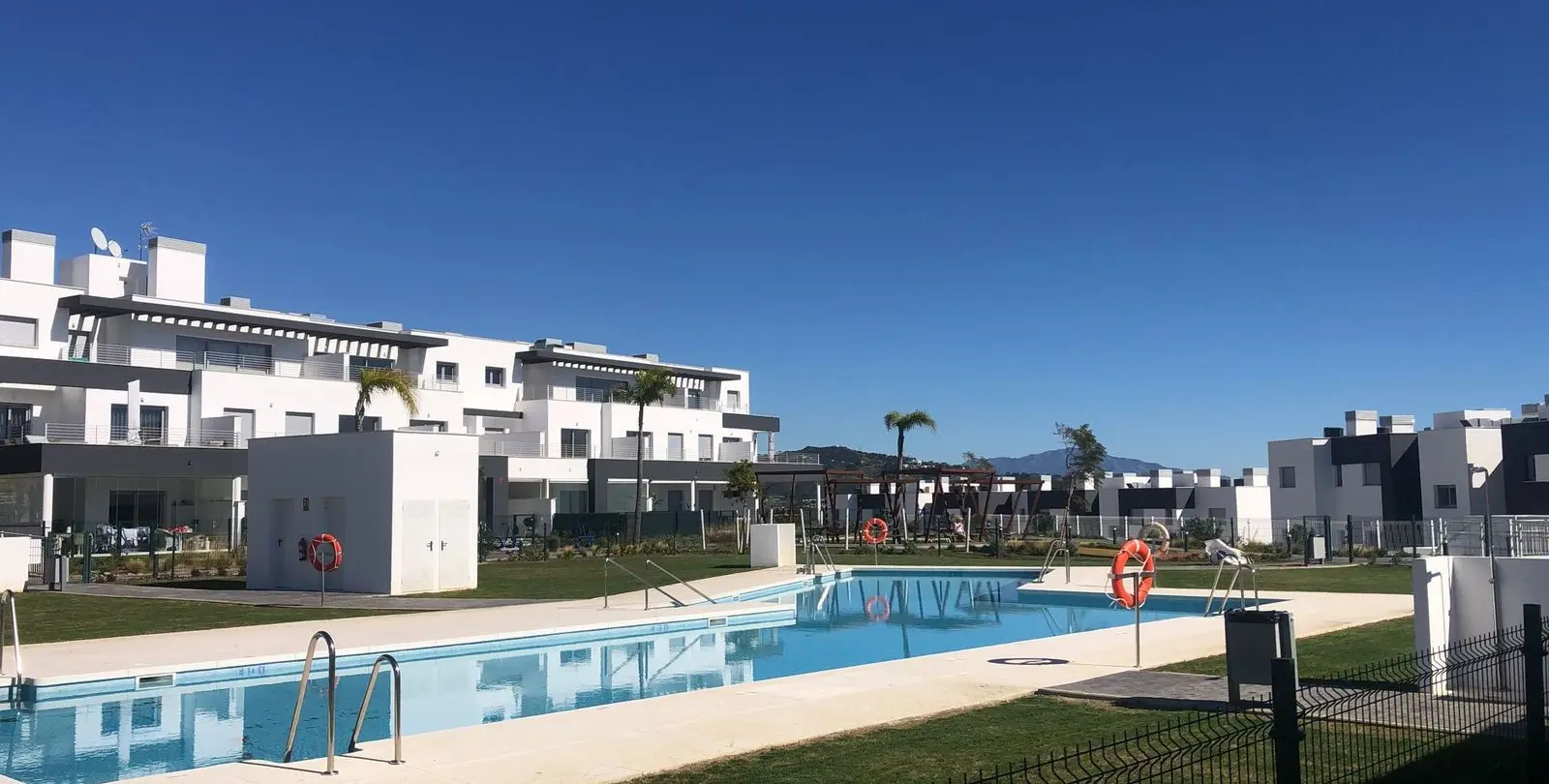 Продажа апартаментов на среднем этаже в Estepona 25