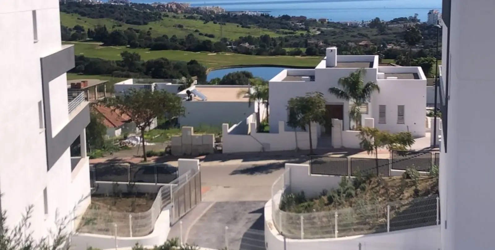 Продажа апартаментов на среднем этаже в Estepona 35