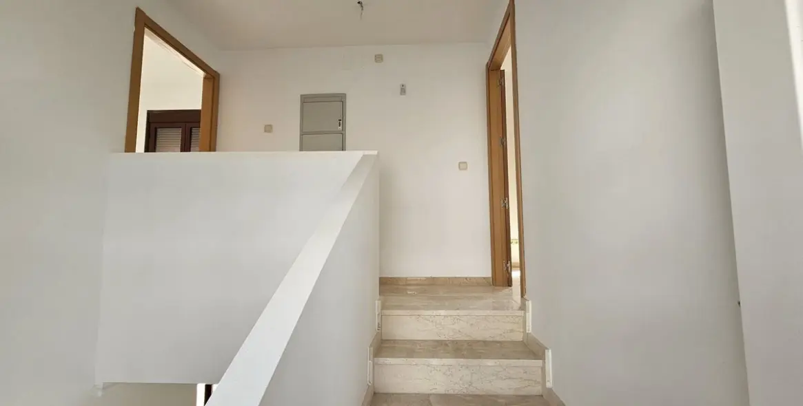 Продажа таунхауса в Doña Julia 5