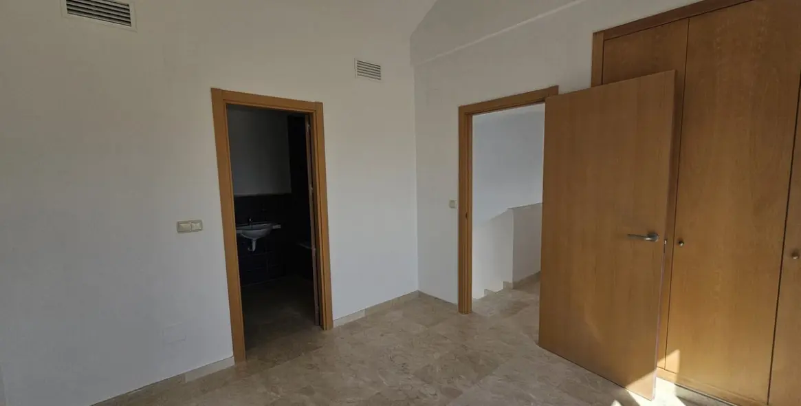 Продажа таунхауса в Doña Julia 7