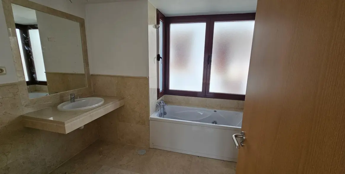 Sale of townhouse in Doña Julia 31