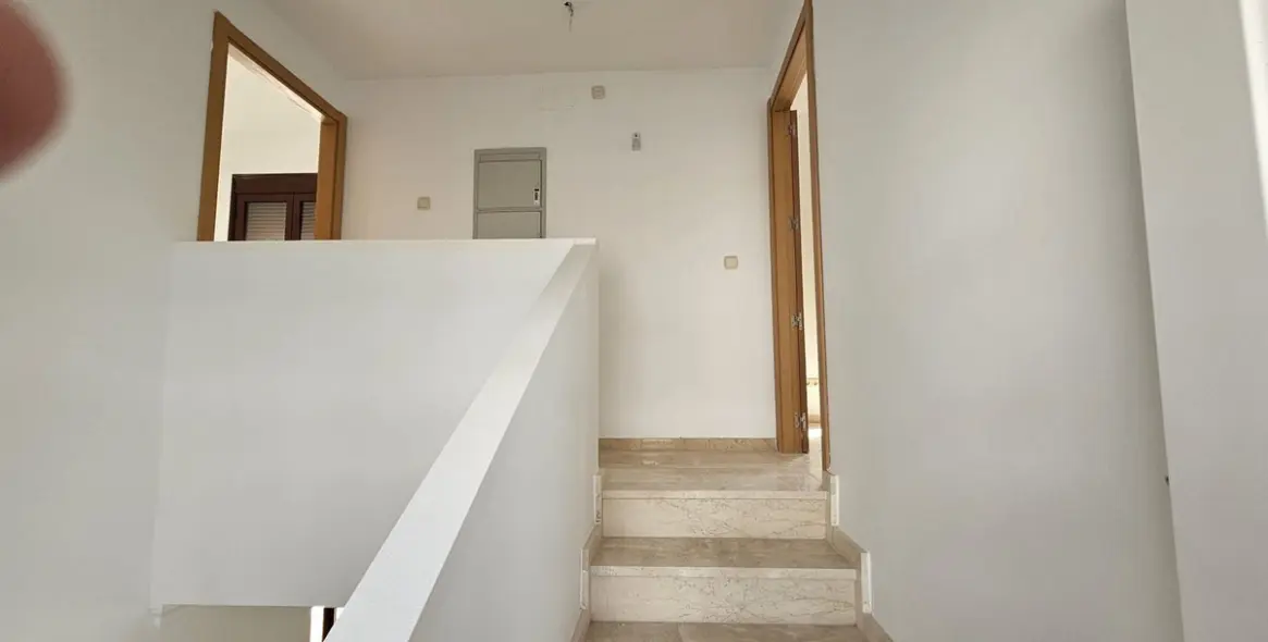 Продажа таунхауса в Doña Julia 4