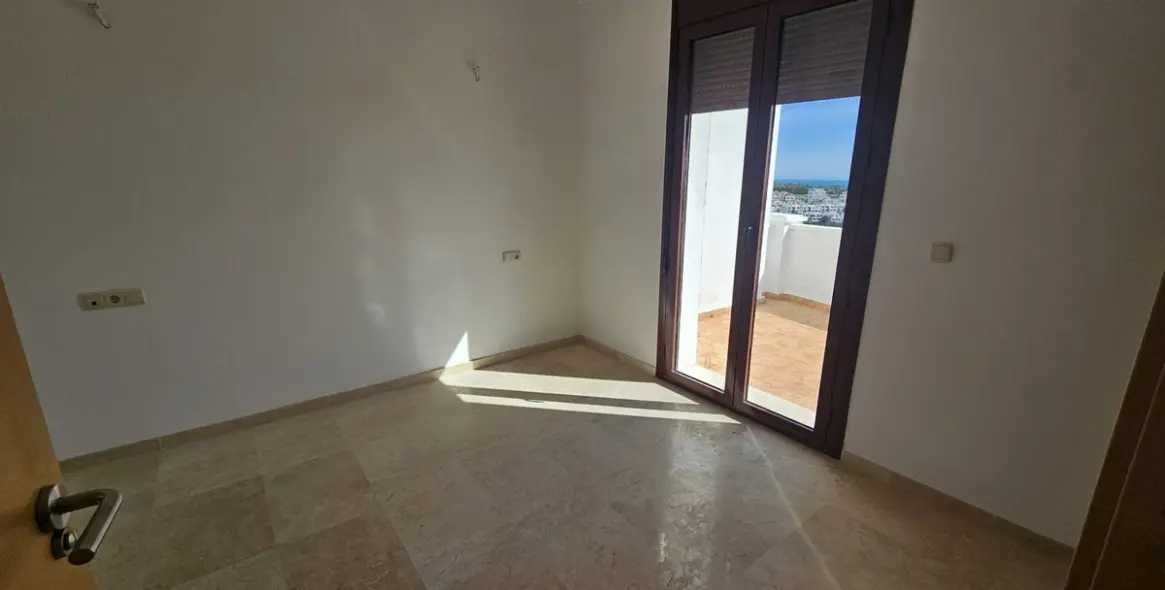 Продажа таунхауса в Doña Julia 8