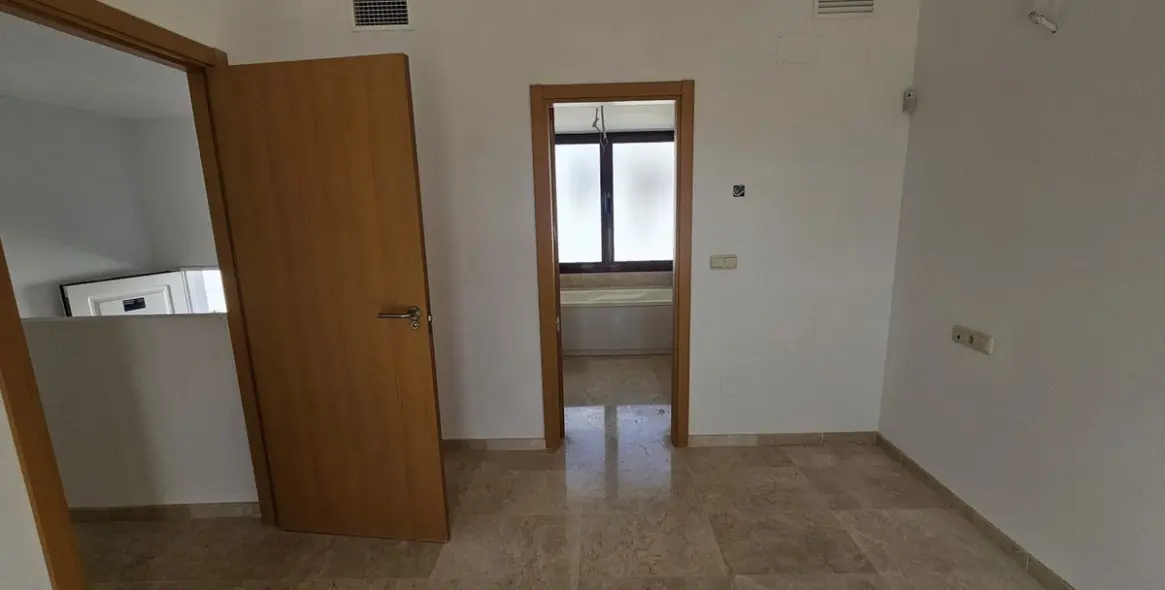 Продажа таунхауса в Doña Julia 10