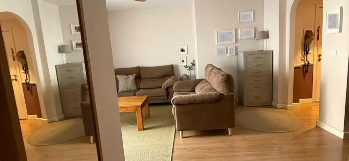 Venta de apartamento en planta media en Marbella 2