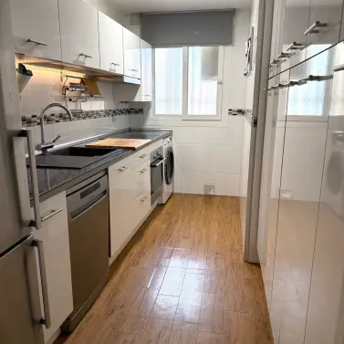 Venta de apartamento en planta media en Marbella