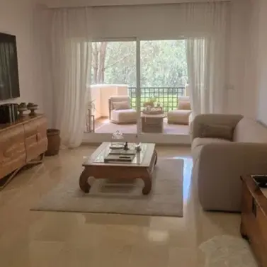 Продажа апартаментов на первом этаже в Elviria