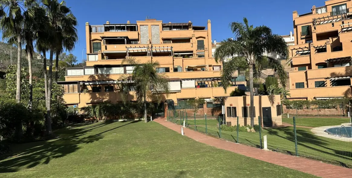 Venta de apartamento en planta media en Marbella 3