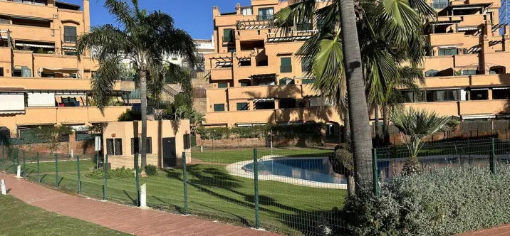 Venta de apartamento en planta media en Marbella 3