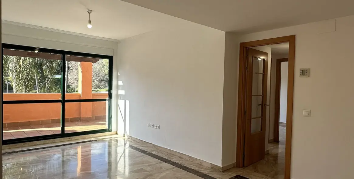 Venta de apartamento en planta media en Marbella 5