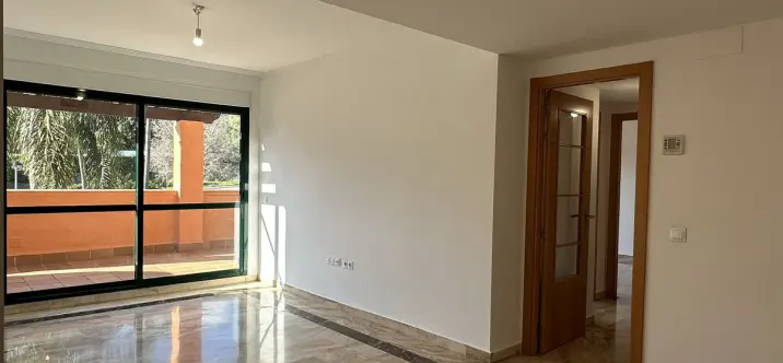 Venta de apartamento en planta media en Marbella 4