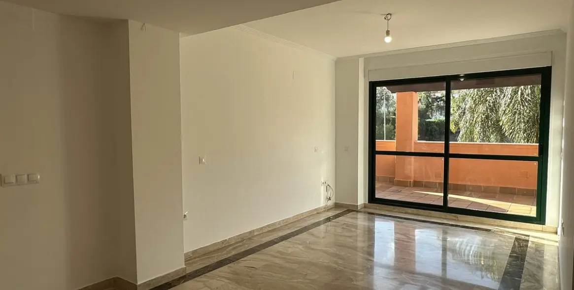 Venta de apartamento en planta media en Marbella 6