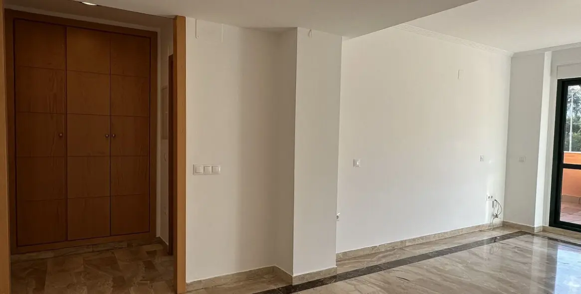 Venta de apartamento en planta media en Marbella 7