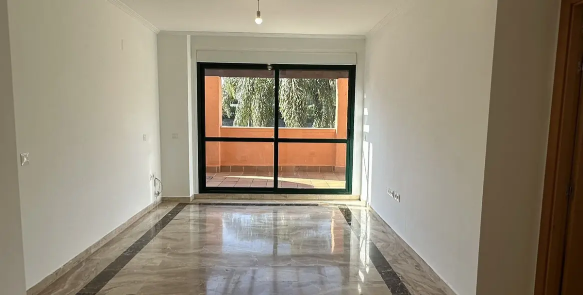 Venta de apartamento en planta media en Marbella 8