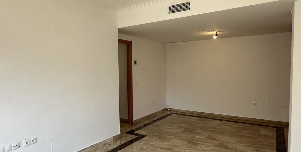 Venta de apartamento en planta media en Marbella 9