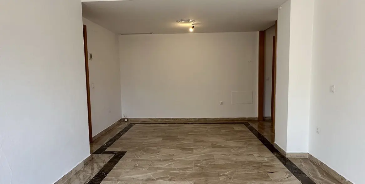 Venta de apartamento en planta media en Marbella 11