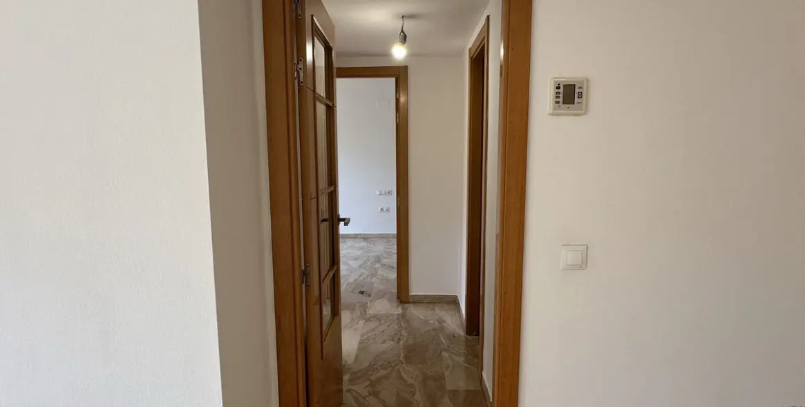 Venta de apartamento en planta media en Marbella 17