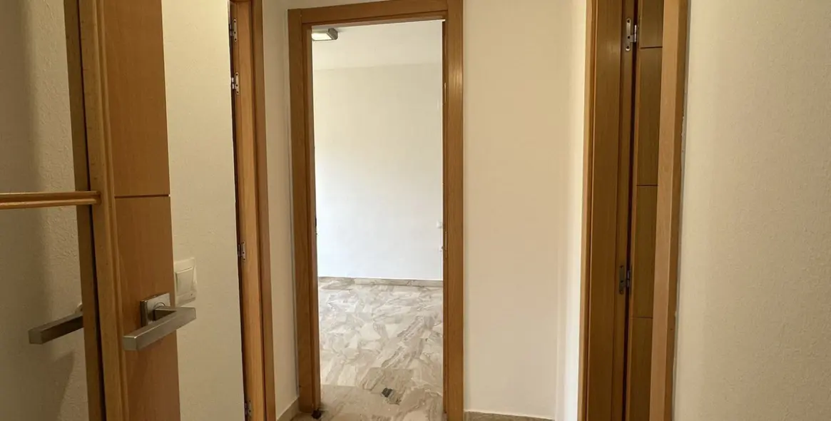 Venta de apartamento en planta media en Marbella 18