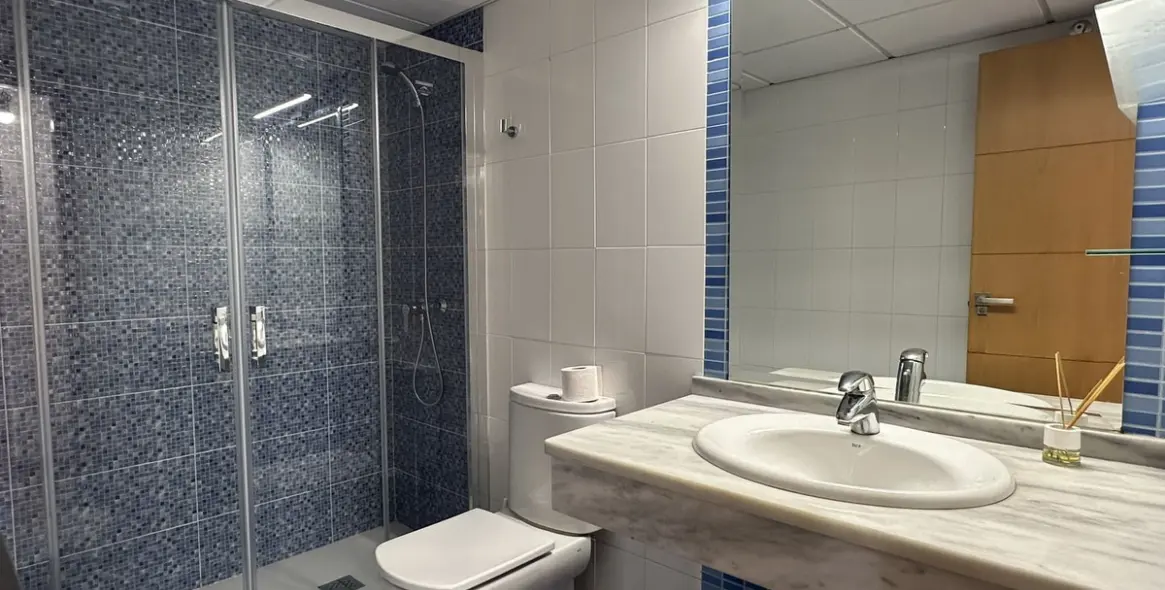 Venta de apartamento en planta media en Marbella 19