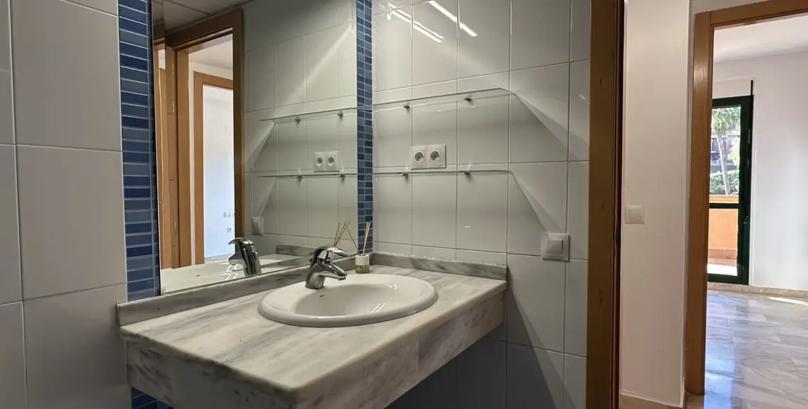 Venta de apartamento en planta media en Marbella 20