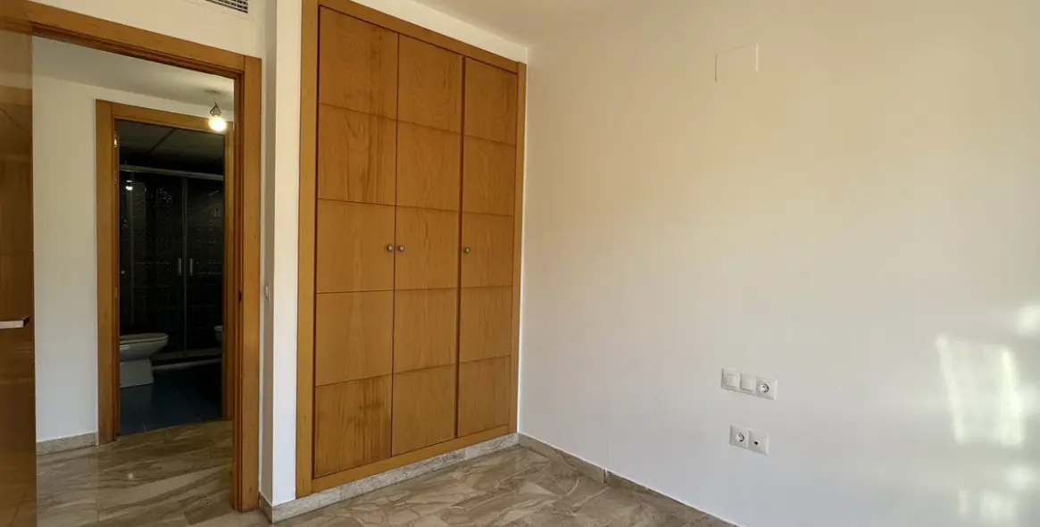 Продажа апартаментов на среднем этаже в Marbella 24