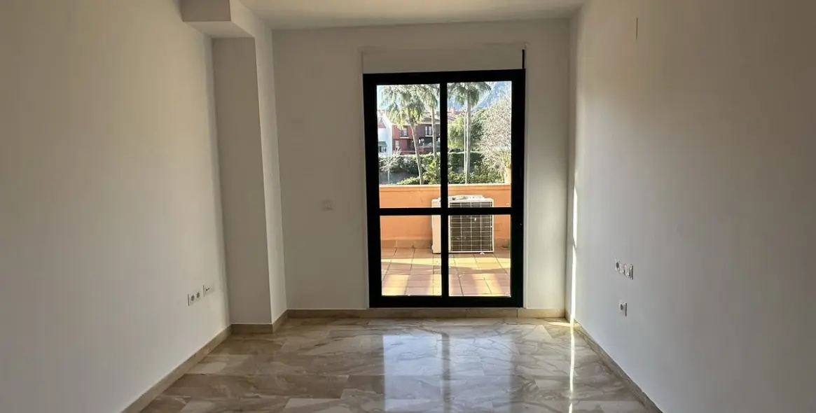 Продажа апартаментов на среднем этаже в Marbella 35