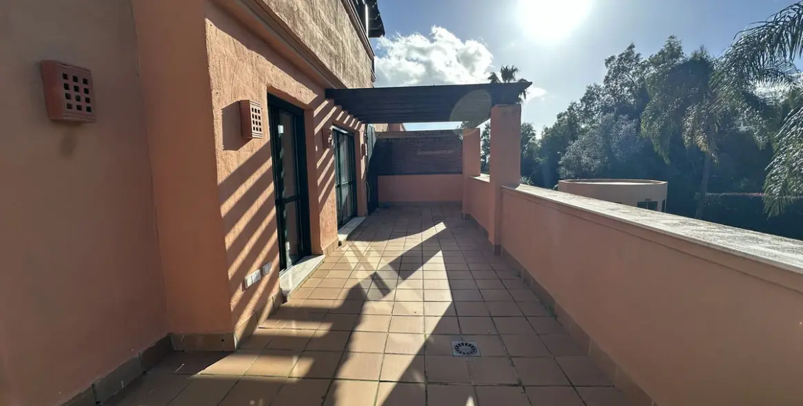 Продажа апартаментов на среднем этаже в Marbella 39