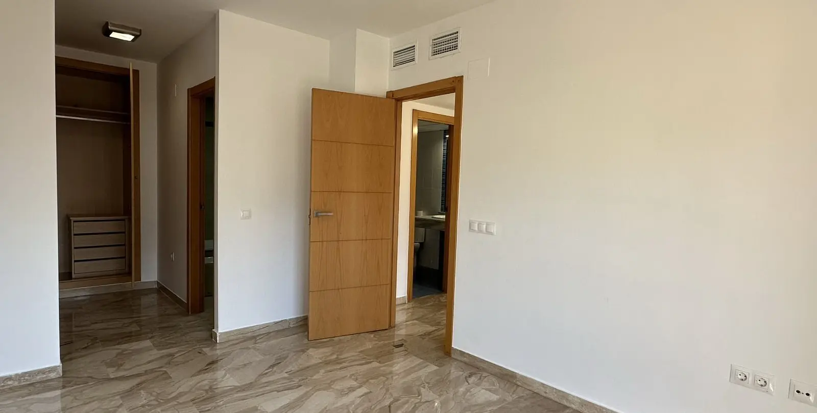 Продажа апартаментов на среднем этаже в Marbella 27