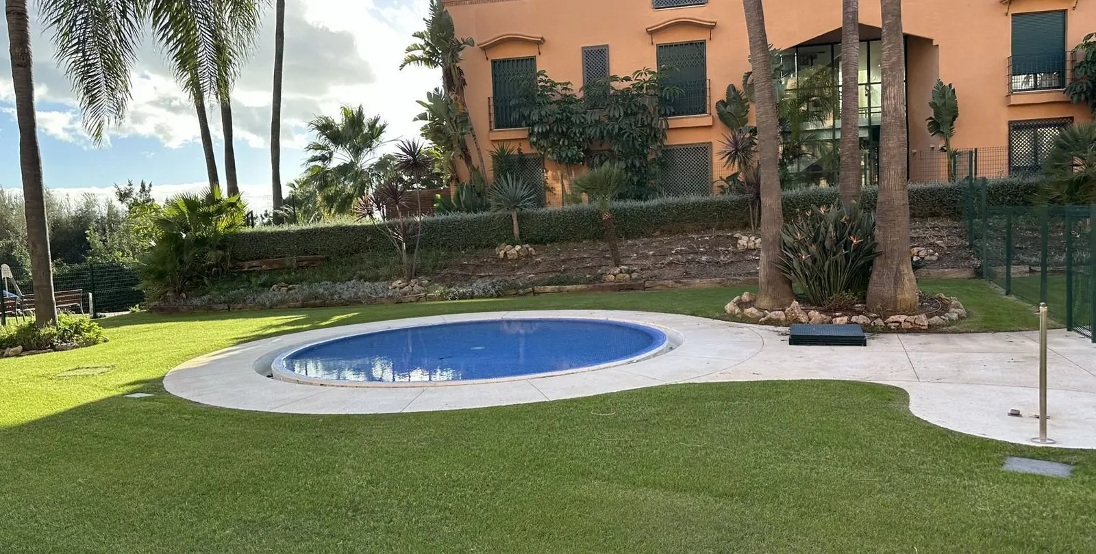Продажа апартаментов на среднем этаже в Marbella 60