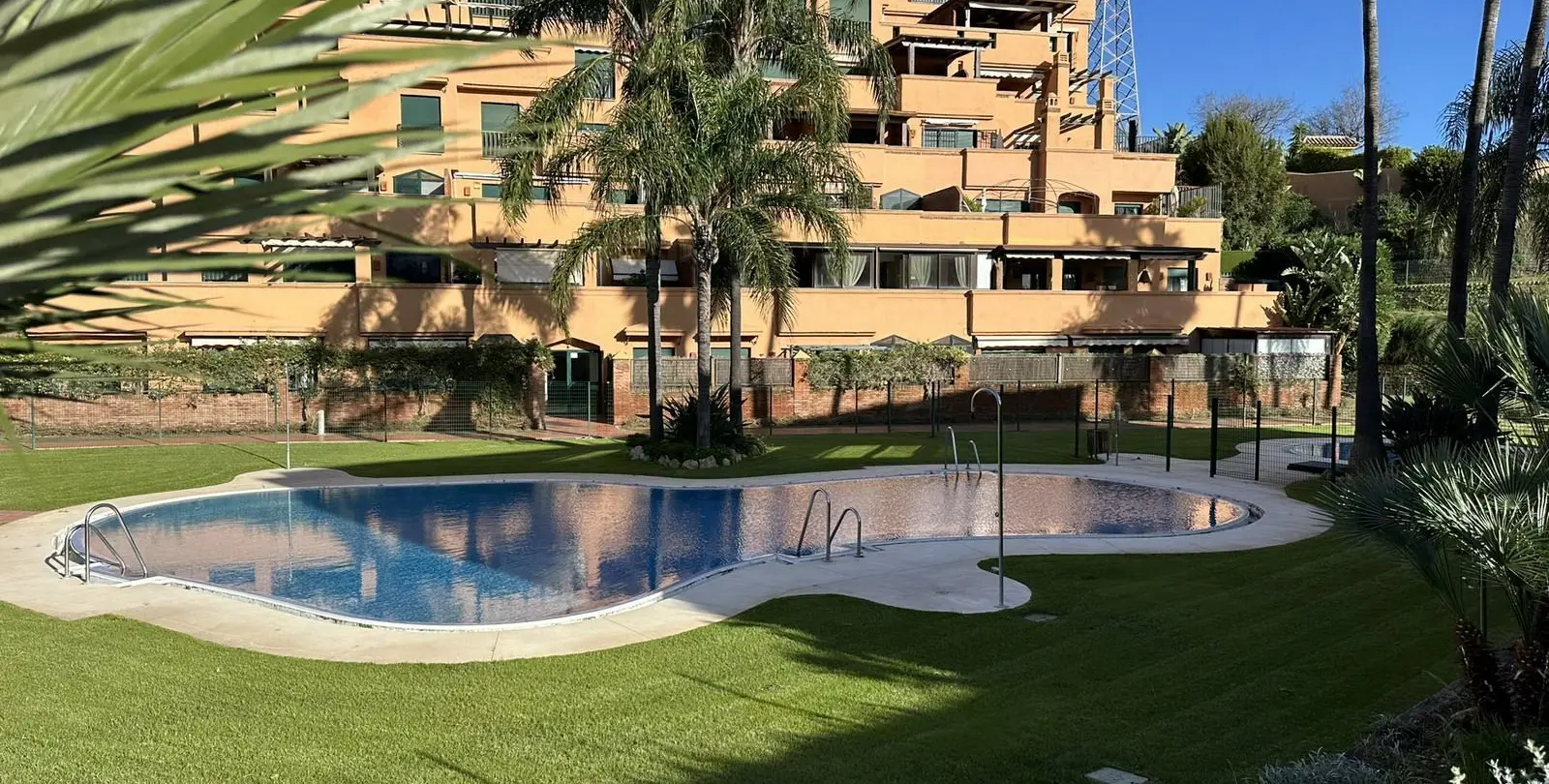 Продажа апартаментов на среднем этаже в Marbella 69