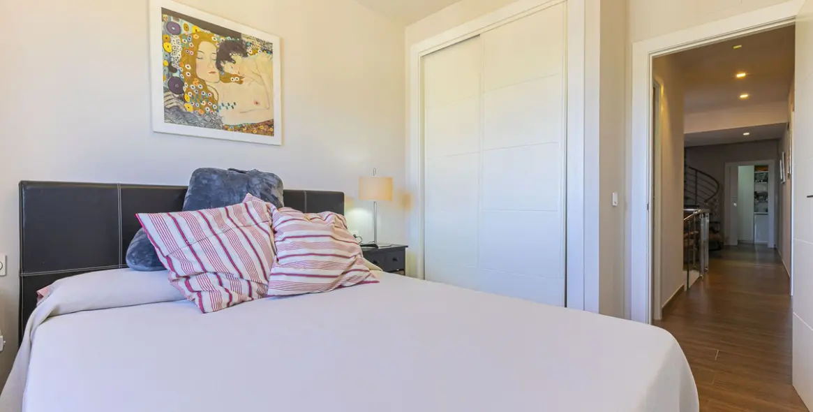 Sale of townhouse in La Cala 26