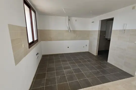 Image 6 thumb