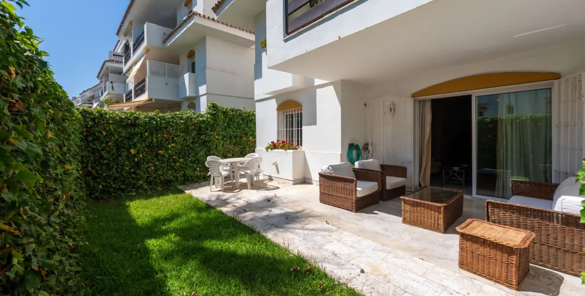 Sale of ground floor apartment in Guadalmina Baja 8