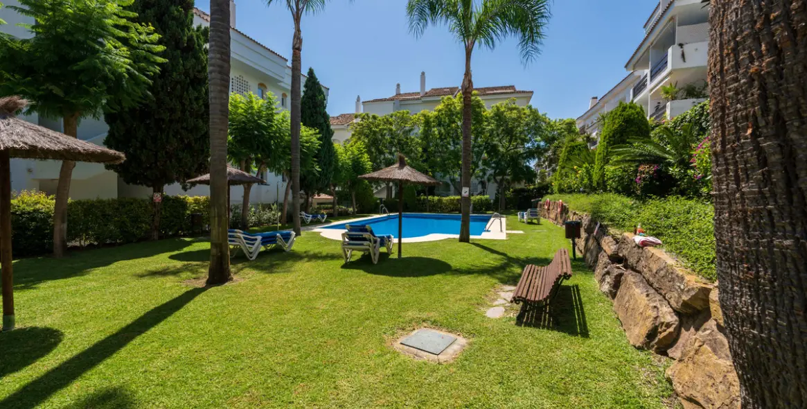 Sale of ground floor apartment in Guadalmina Baja 11