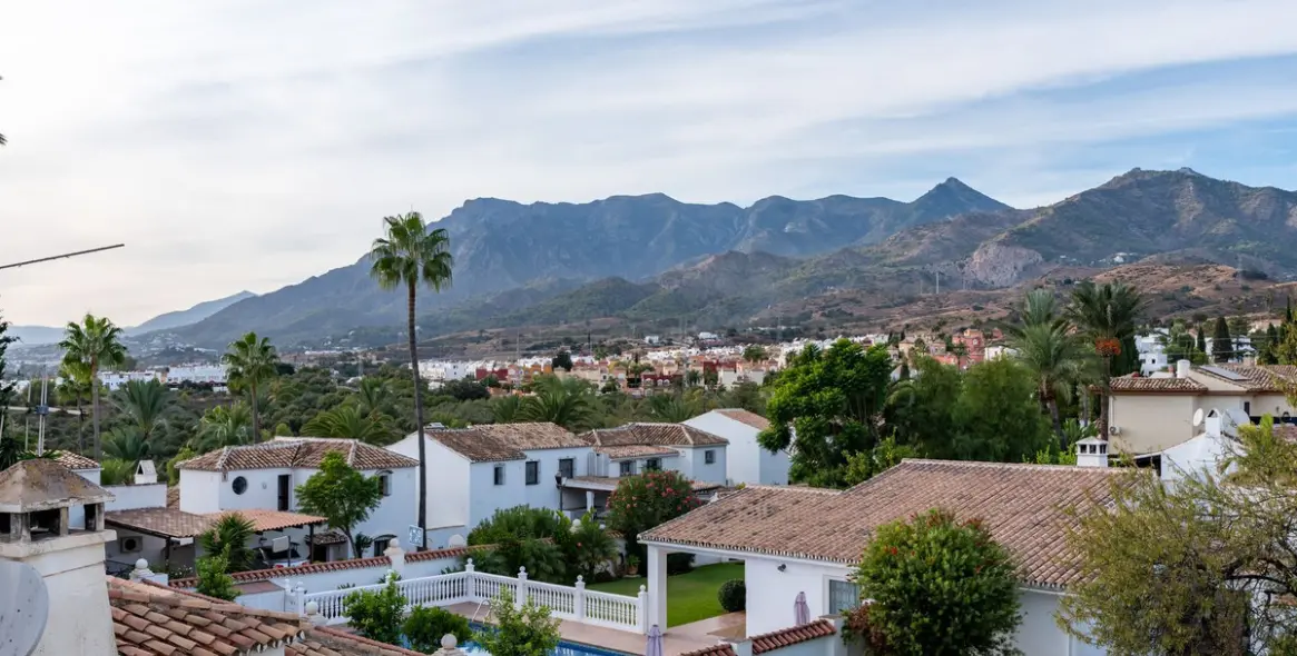 Продажа апартаментов на среднем этаже в Río Real 10