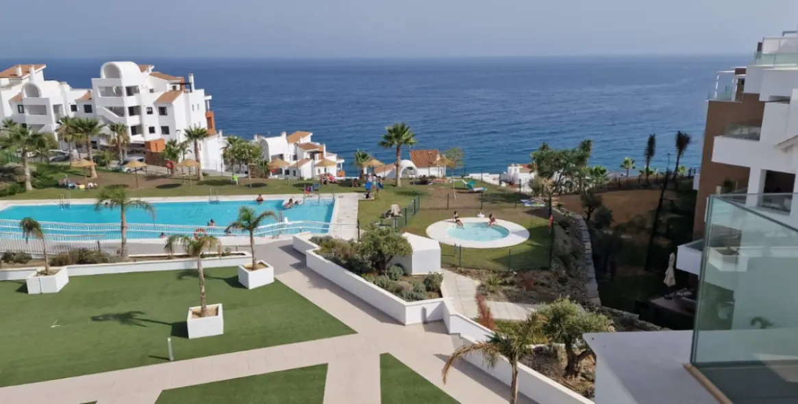 Продажа апартаментов на среднем этаже в Torrox Costa 1