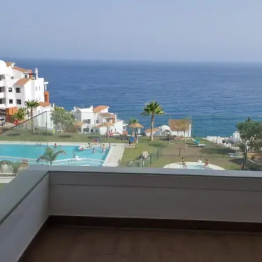 Продажа апартаментов на среднем этаже в Torrox Costa