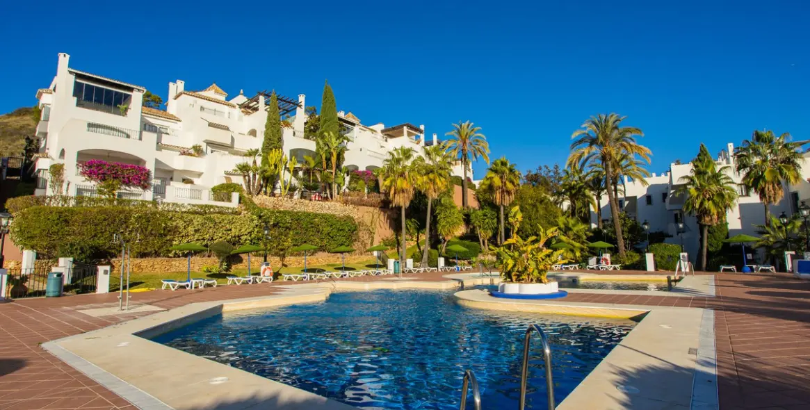 Продажа двухуровневого пентхауса в The Golden Mile 1