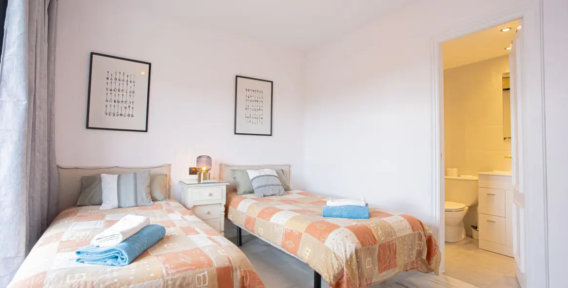 Sale of penthouse duplex in The Golden Mile 21