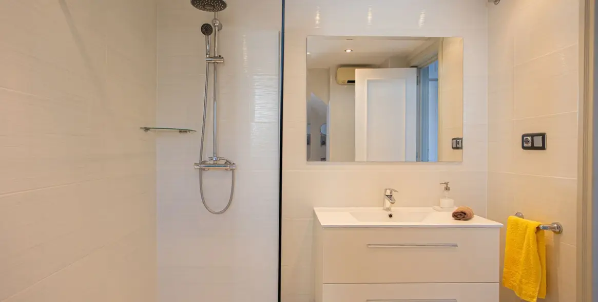 Sale of penthouse duplex in The Golden Mile 23