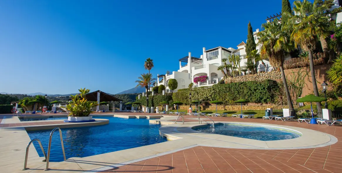 Sale of penthouse duplex in The Golden Mile 28