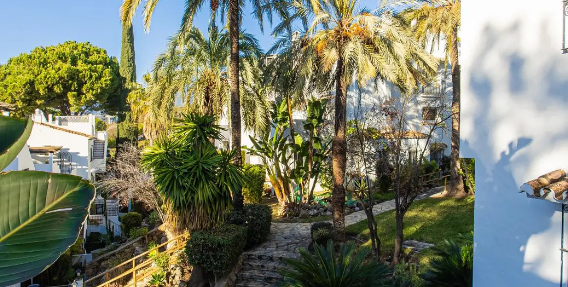 Sale of penthouse duplex in The Golden Mile 29