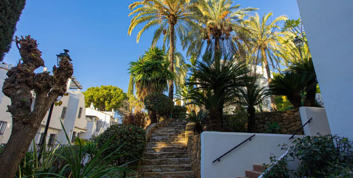 Sale of penthouse duplex in The Golden Mile 30